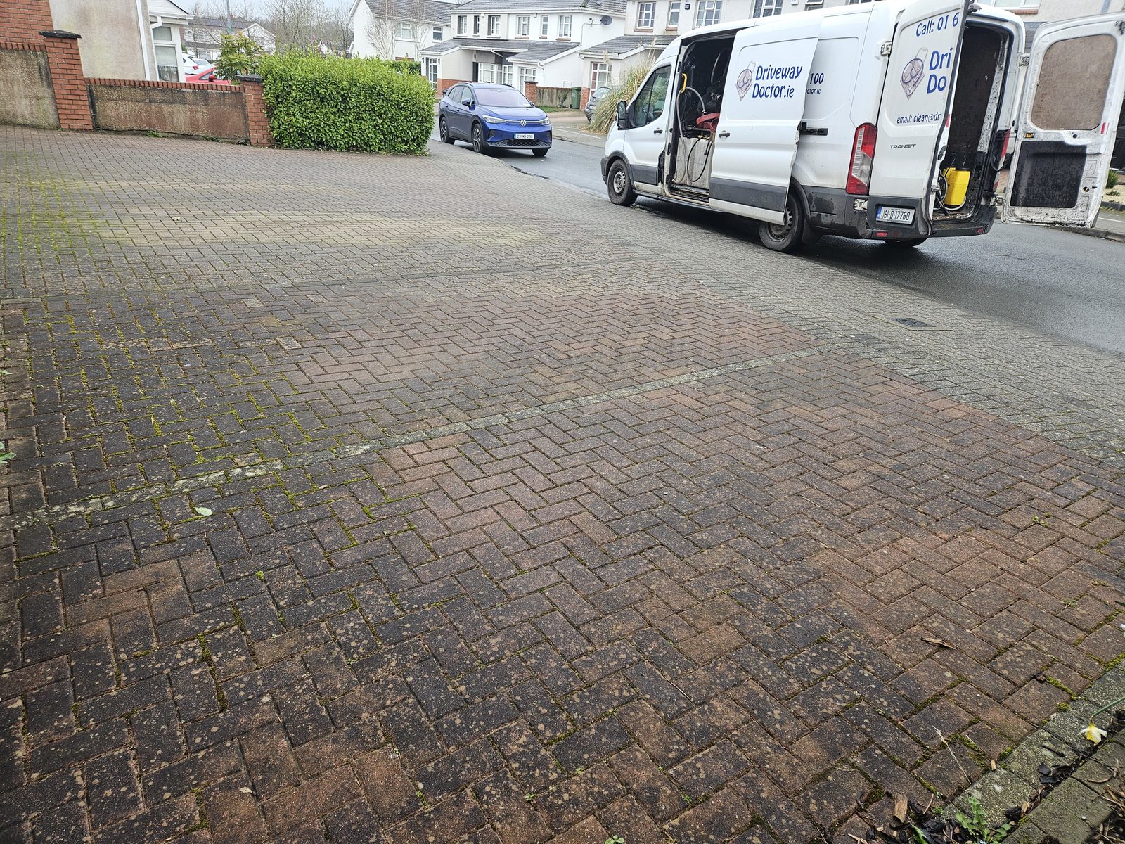 Charcoal cobble driveway cleaned