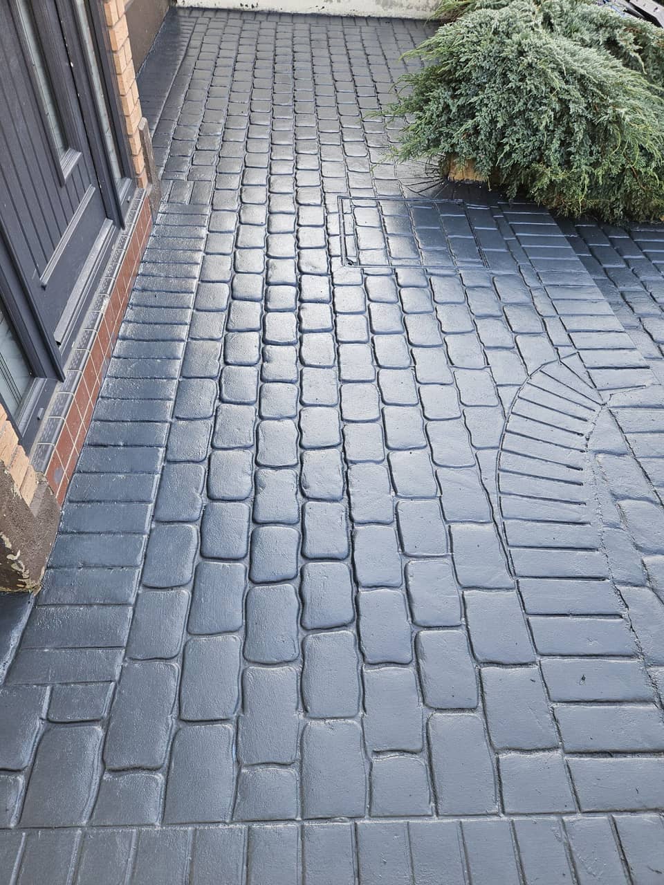 The same imprinted concrete cobbles after cleaning, charcoal restored
