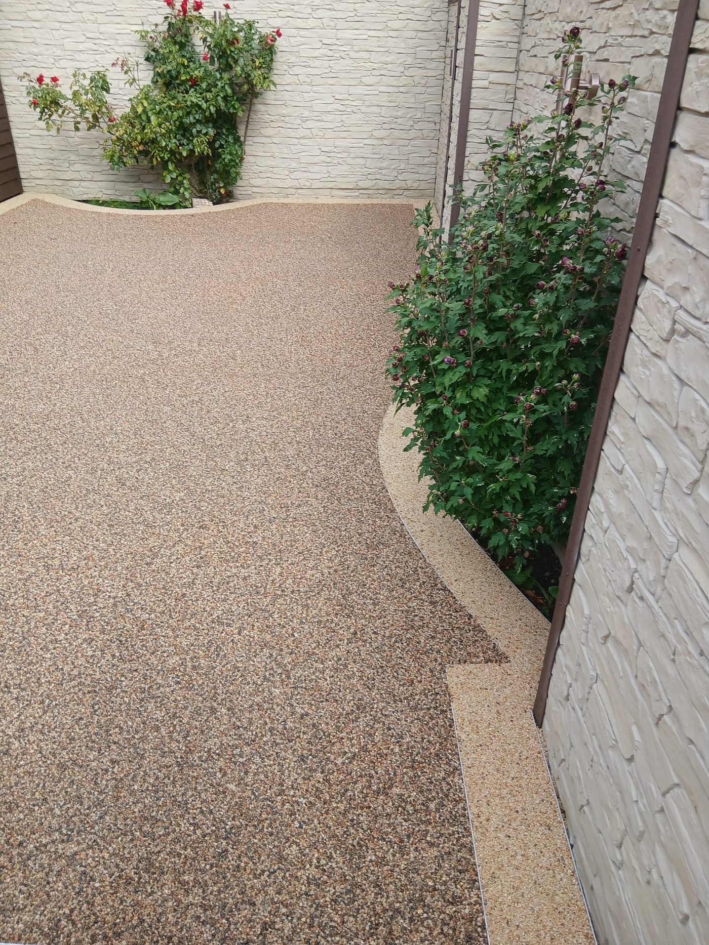 Cappuccino resin with Meadow border, Finglas